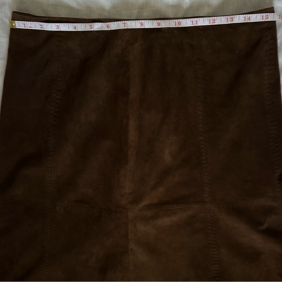 Luxury suede skirt from VS² by Vakko, genuine goat suede, rich chocolate brown. - Picture 4 of 6